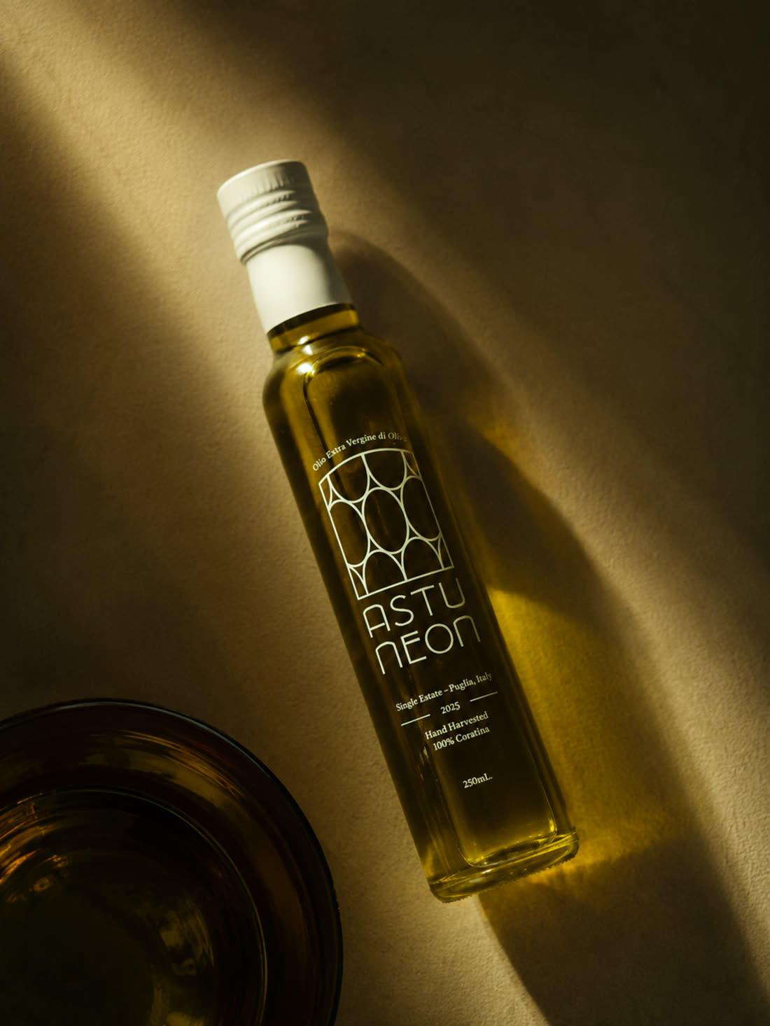 The Discovery bottle in chiaroscuro light